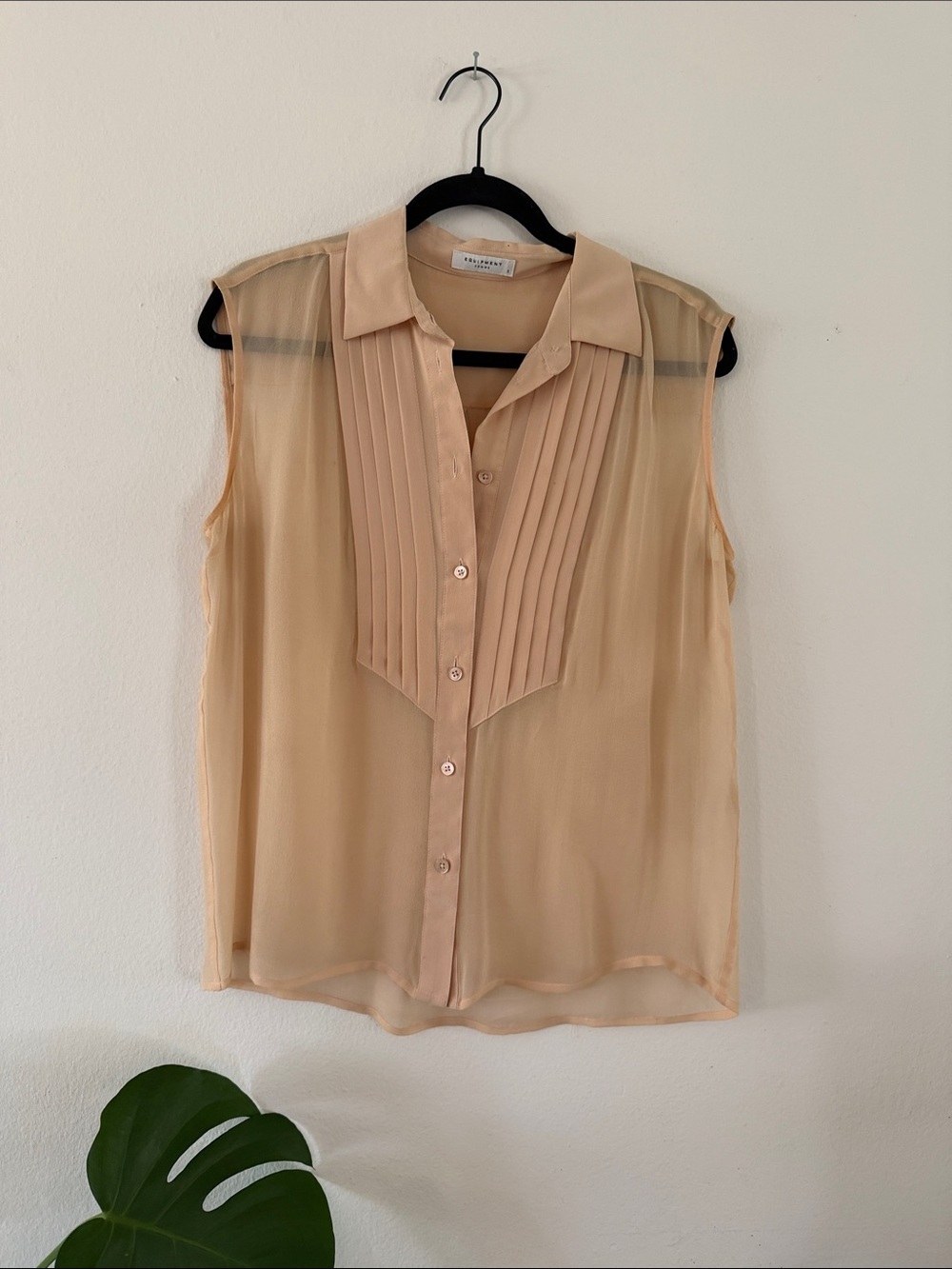 Equipment silk chiffon blush pink size S sleeveless tux style blouse
